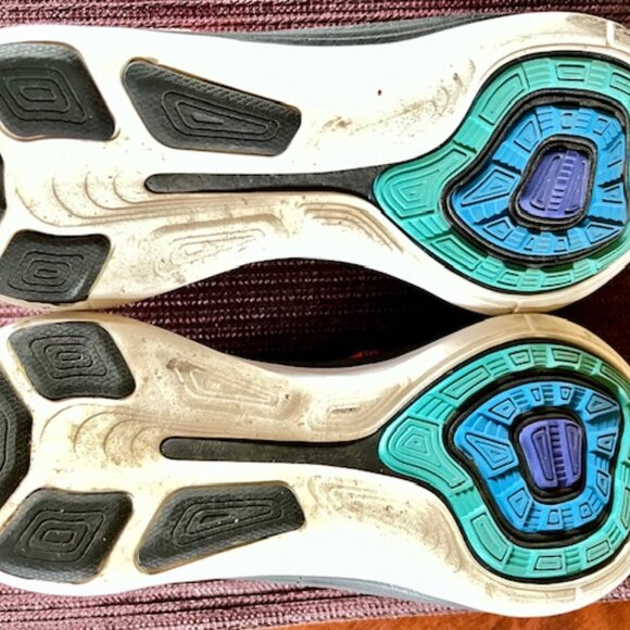 Mens Nike Flyknit running shoes Size 9.5 M - Picture 3 of 4